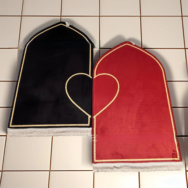 Tapis de Prière Noir et Rouge